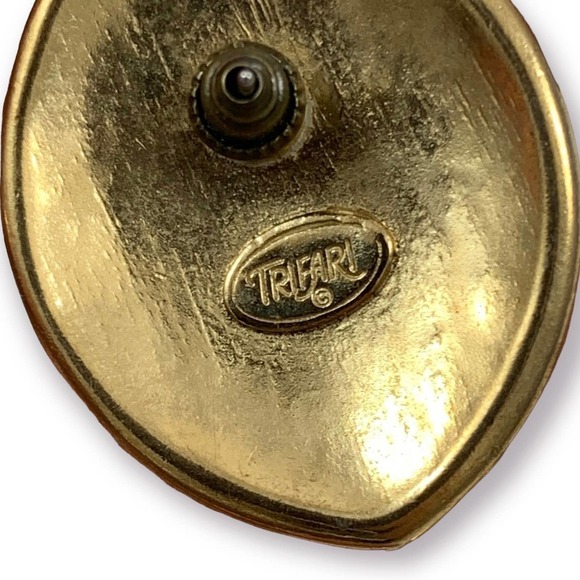 70's TRIFARI signed black and gold enamel geometric earrings - Picture 3 of 11